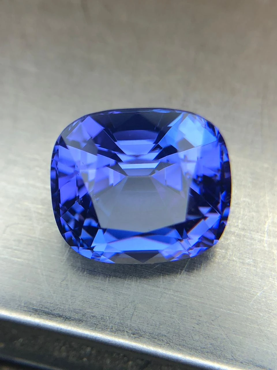 Tanzanite 5.3 carat, AA Grade in Step Cushion Cut — view 6